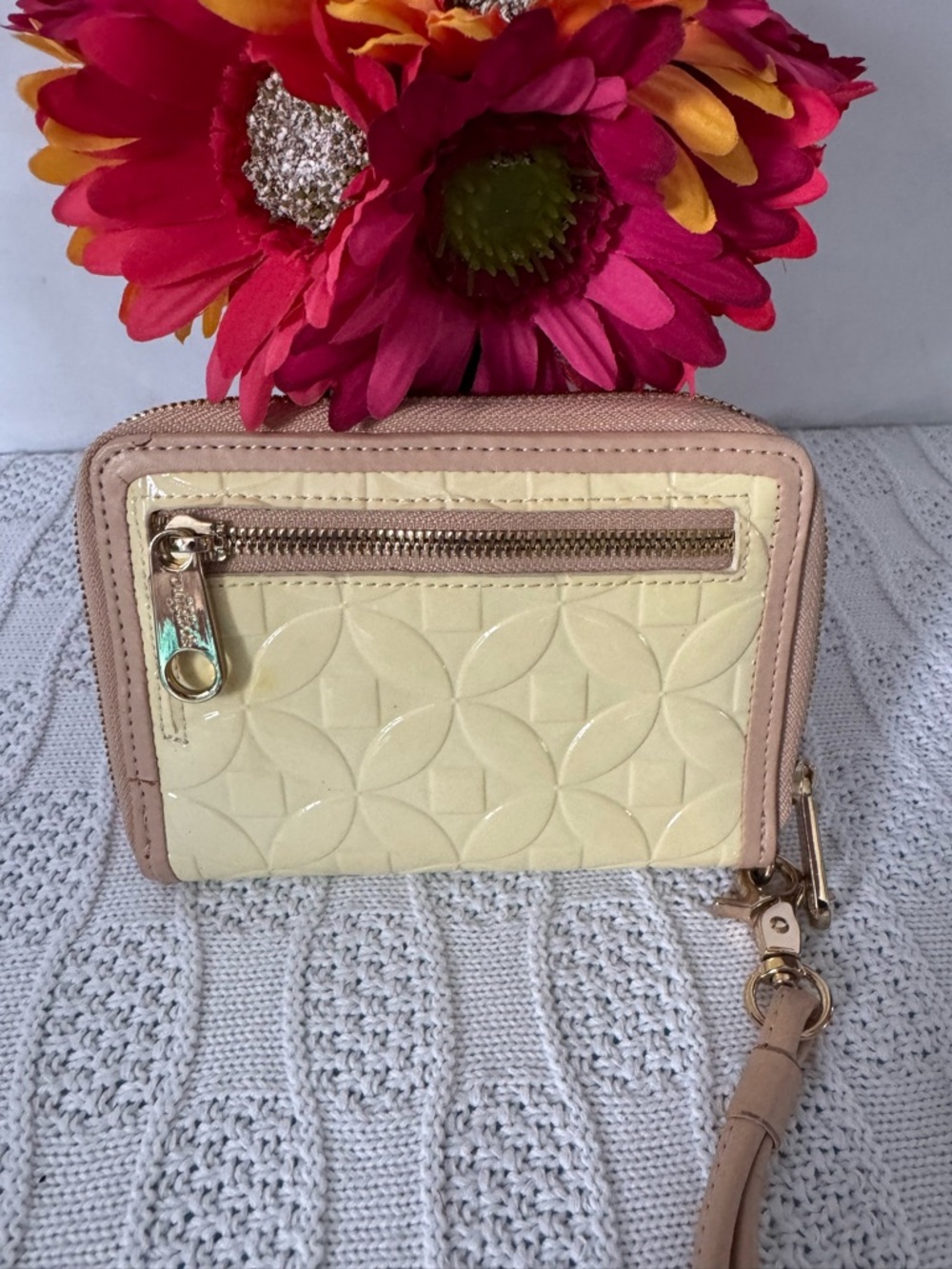 Spartina 449 embossed patent leather yellow wallet - Picture 2 of 4